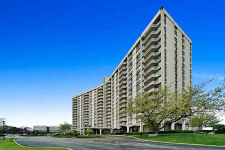 40 N Tower Rd #10B Oak Brook, IL 60523