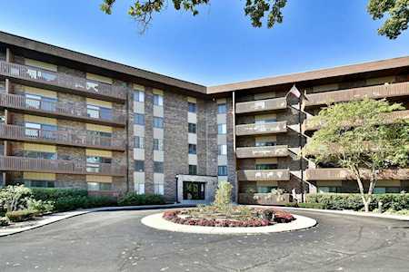 120 Lakeview Dr #219 Bloomingdale, IL 60108