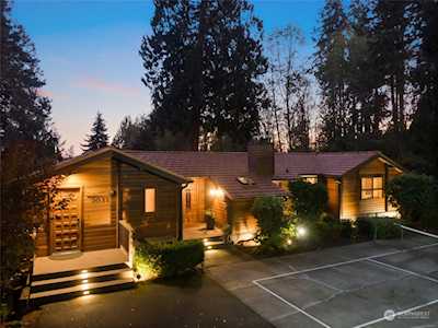 7031 NE Baker Hill Rd Bainbridge Island, WA 98110