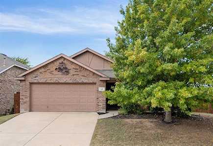 825 Loftin Street Crowley, TX 76036