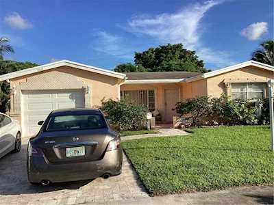 3365 NW 32nd St Lauderdale Lakes, FL 33309