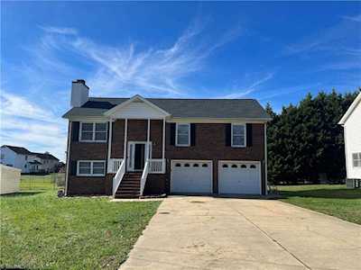3904 Riverdale Drive Greensboro, NC 27406