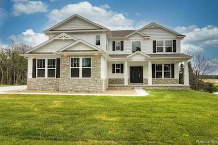 670 Trestle Dr Howell, MI 48843