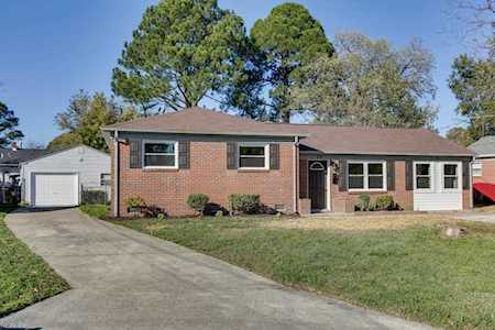 29 Longwood Dr Hampton, VA 23669