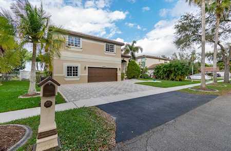 13071 NW 9th St Sunrise, FL 33325