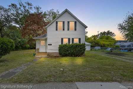 21622 Maple St St. Clair Shores, MI 48081