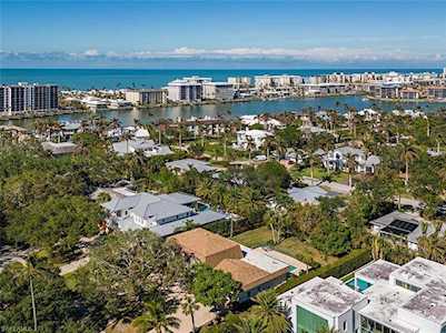 375 Bow Line Dr Naples, FL 34103