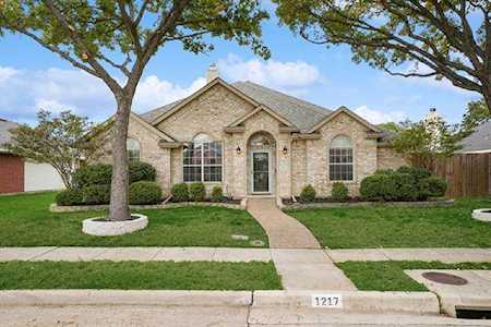 1217 Marina Court Lewisville, TX 75067