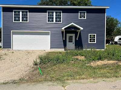 10133 Loch Lomond Dr Brighton, MI 48114