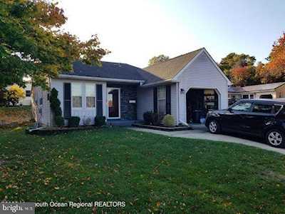 6 Stoneham Place Manchester Township, NJ 08759