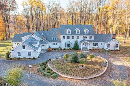 78 Carriage House Rd Bernardsville Boro, NJ 07924
