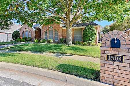 1504 Forest Meadows Court Bedford, TX 76021