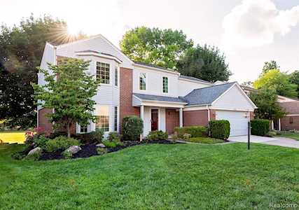 7809 Millwood Dr Westland, MI 48185