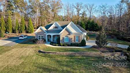 345 Clarendon Estates Dr Lake Wylie, SC 29710