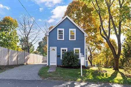 13 Washington Ave Stoneham, MA 02180