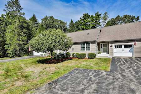 27 Cottage Ln Hampstead, NH 03826