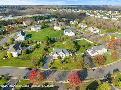 17 Albermarle Dr Marlboro, NJ 07746