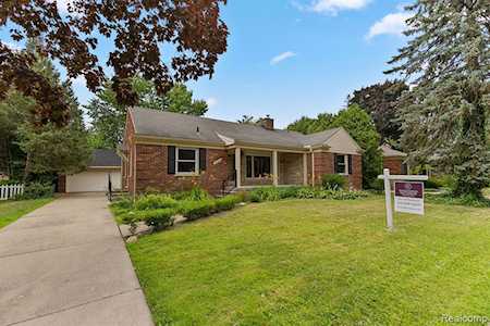 484 Bournemouth Circle Grosse Pointe Farms, MI 48236