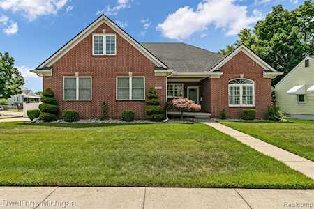 807 Goddard St Wyandotte, MI 48192