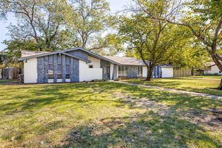 636 Robindale Court Bedford, TX 76022