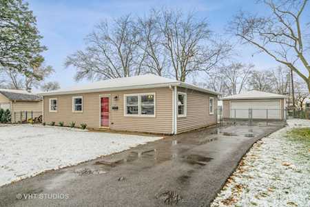 212 E Arrowhead St North Aurora, IL 60542