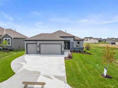 9298 Gander St Lenexa, KS 66227