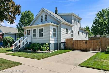 839 Orchard St Wyandotte, MI 48192