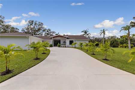 6080 Ravenwood Dr Sarasota, FL 34243