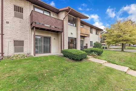 7362 Manor Circle #204 Westland, MI 48185