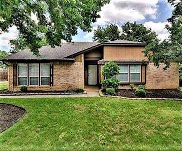 6415 High Country Trail Arlington, TX 76016