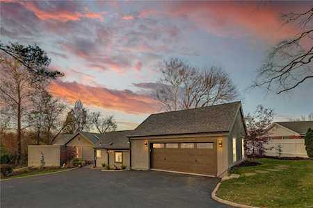 2 Saint Marys Knoll St Louis, MO 63124