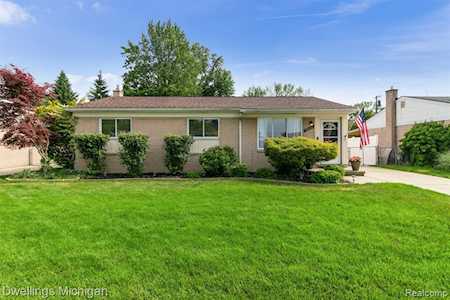 29181 Rayburn St Livonia, MI 48154