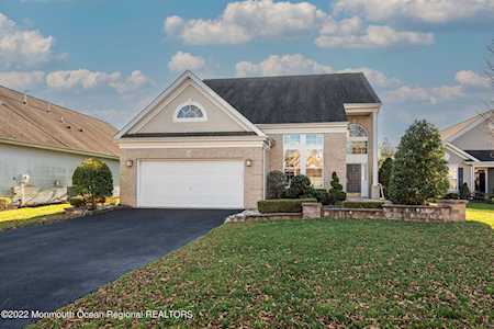 13 Cavalcade Ct Manalapan, NJ 07726