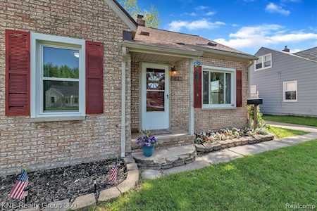 21817 Lange St St. Clair Shores, MI 48080