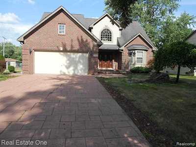 23928 Haynes St Farmington Hills, MI 48336