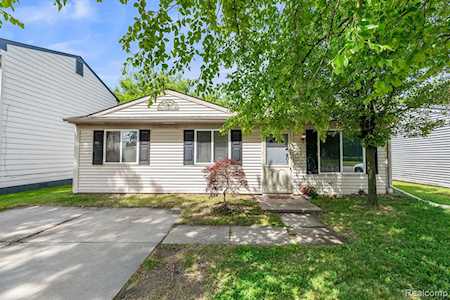 25809 Schoenherr Rd Warren, MI 48089
