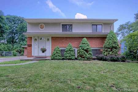 798 Panorama Dr Milford Vlg, MI 48381
