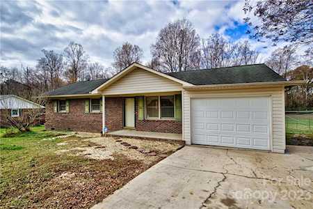 2261 Brookwood Rd Lincolnton, NC 28092