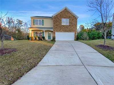 26 Cliffview Court Mcleansville, NC 27301