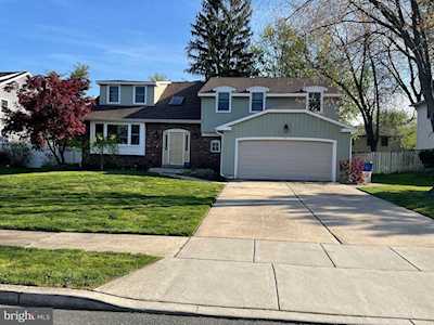 1616 Mayflower Ln Cherry Hill, NJ 08003