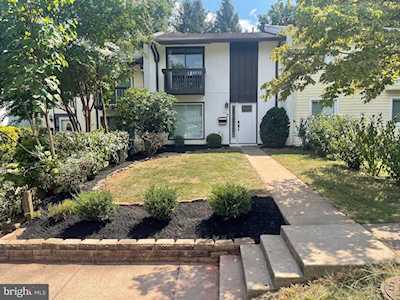 119 Woodgate Ct Sterling, VA 20164
