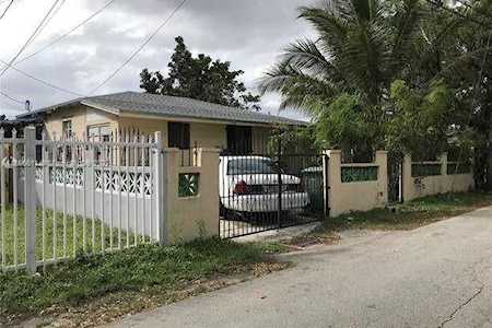 7544 NE Miami Ct Miami, FL 33138