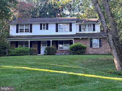 811 Summerset Dr Hockessin, DE 19707
