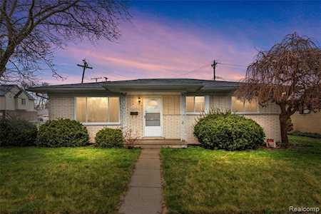 16561 Capri Pl Roseville, MI 48066