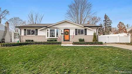 9000 Tavistock Ct Plymouth Twp, MI 48170