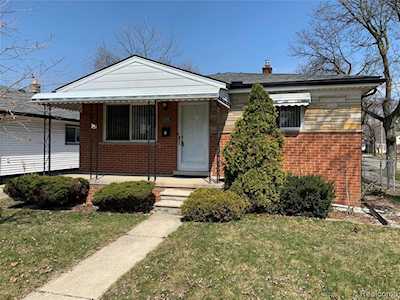 8191 Dale Center Line, MI 48015