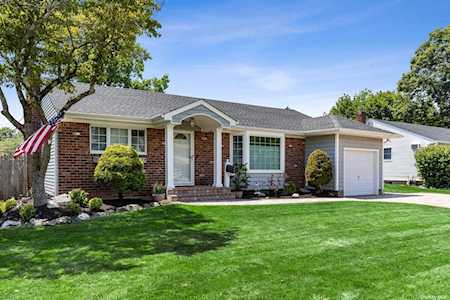 Commack Real Estate - Homes for Sale in Commack