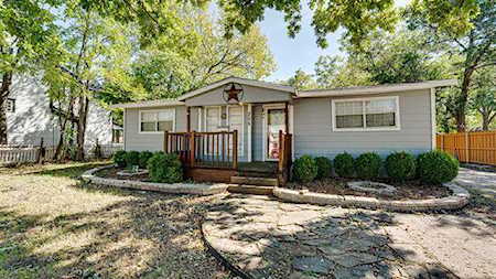 205 W Latimer Street Ennis, TX 75119