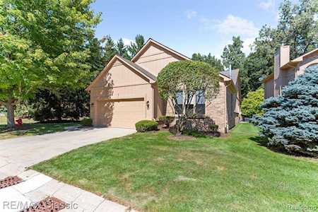 21730 River Ridge Trl Farmington Hills, MI 48335