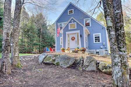 394 Stoney Brook Rd New London, NH 03257